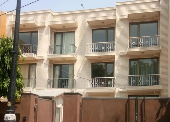 Uds Villa Scandinavian - Next To Vfs, Walking To Connaught Place