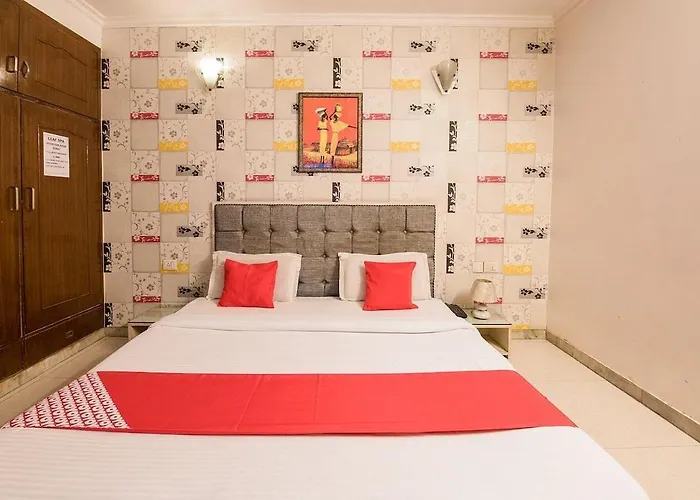 Hotel Silver Leaf, Noida