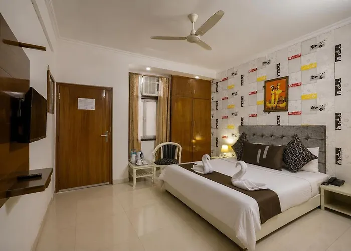 Hotel Silver Leaf, Noida